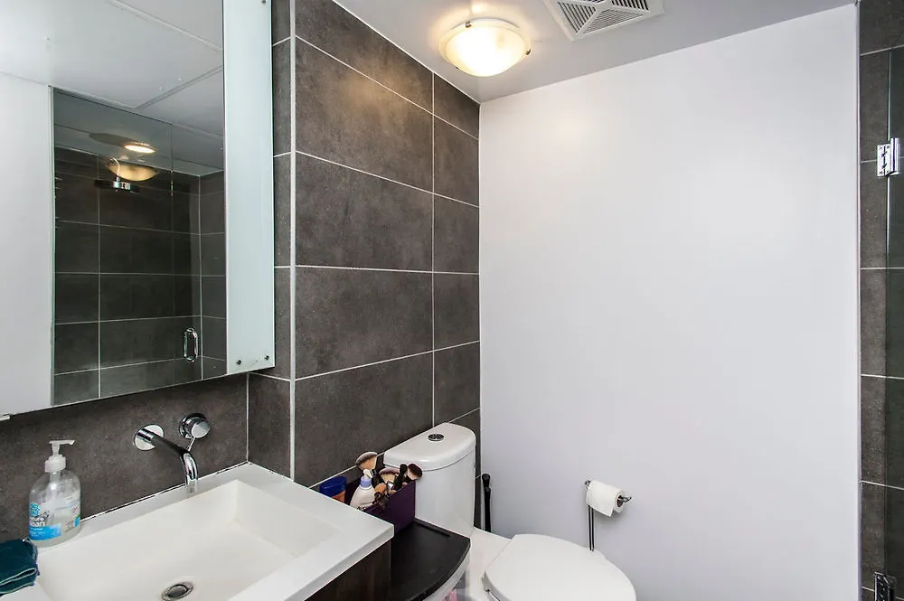 Beautiful King West Apartment Toronto Hotel