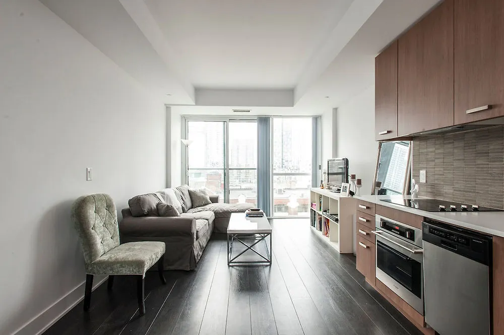 Beautiful King West Apartment location